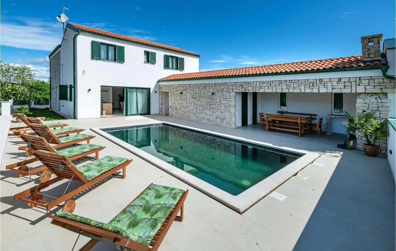 Holiday home Awesome Home In Krnica With Outdoor Swimming Pool