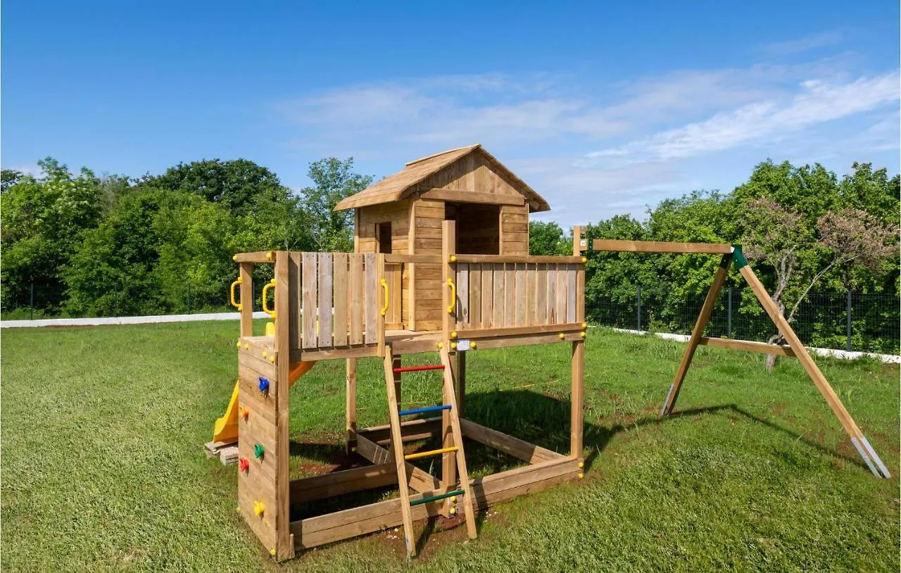 Holiday home Awesome Home In Krnica With Outdoor Swimming Pool