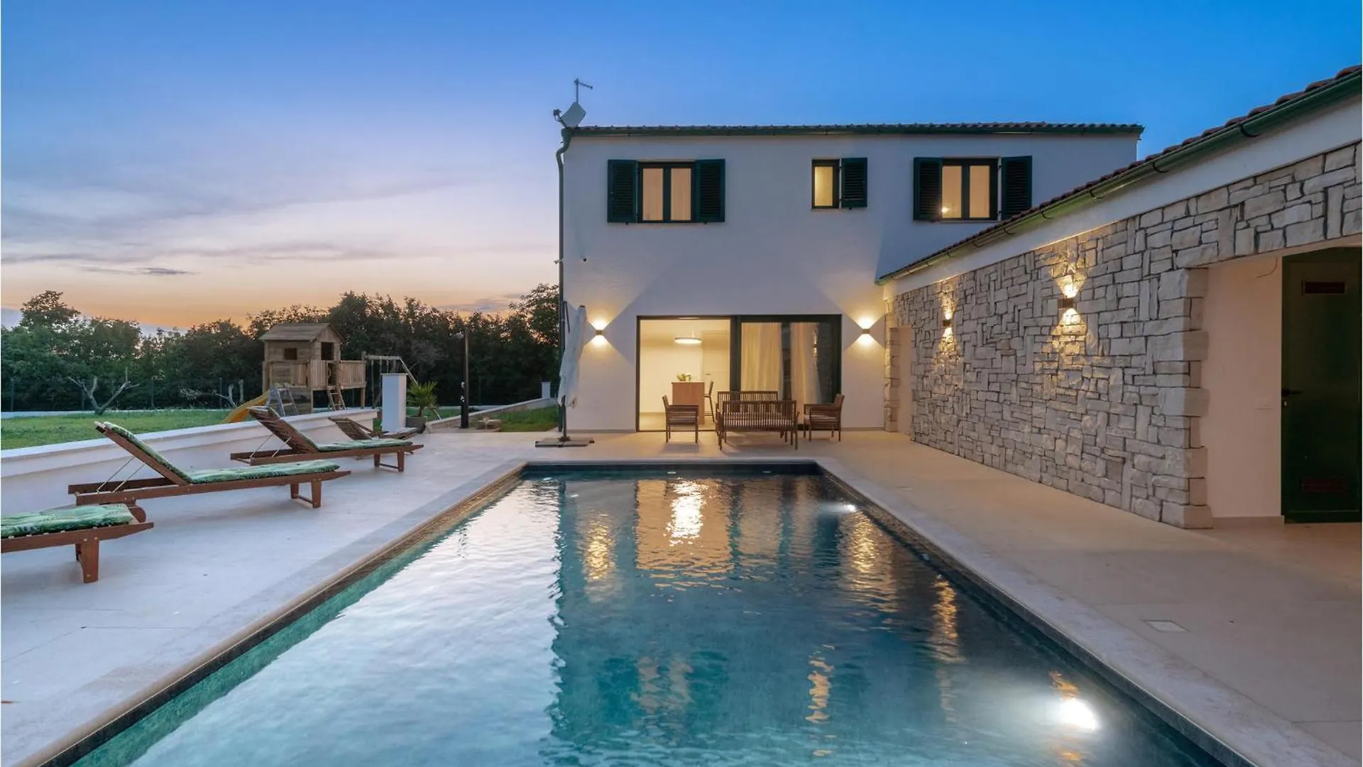 Awesome Home In Krnica With Outdoor Swimming Pool 0*,