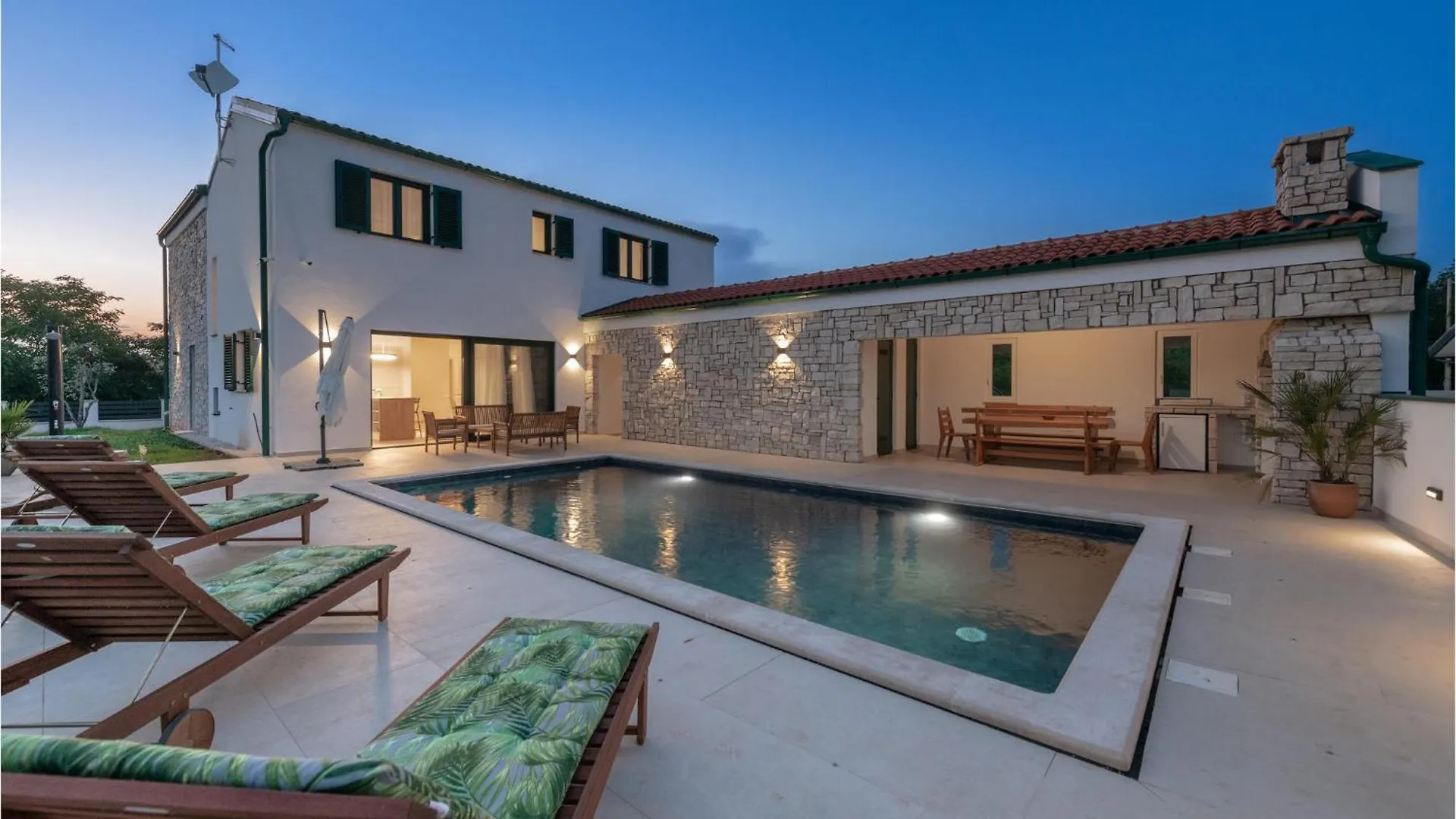Awesome Home In Krnica With Outdoor Swimming Pool