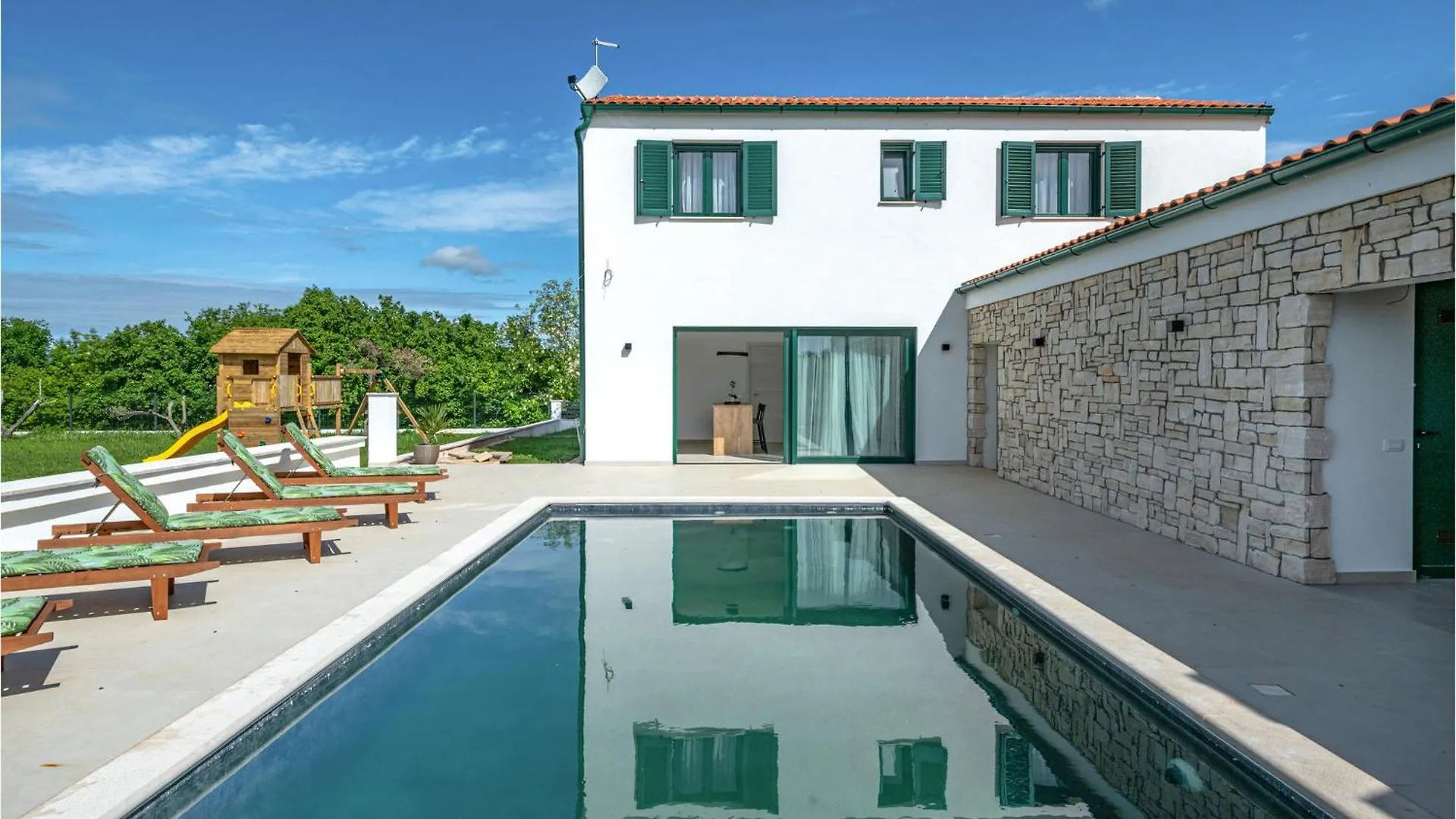 Awesome Home In Krnica With Outdoor Swimming Pool